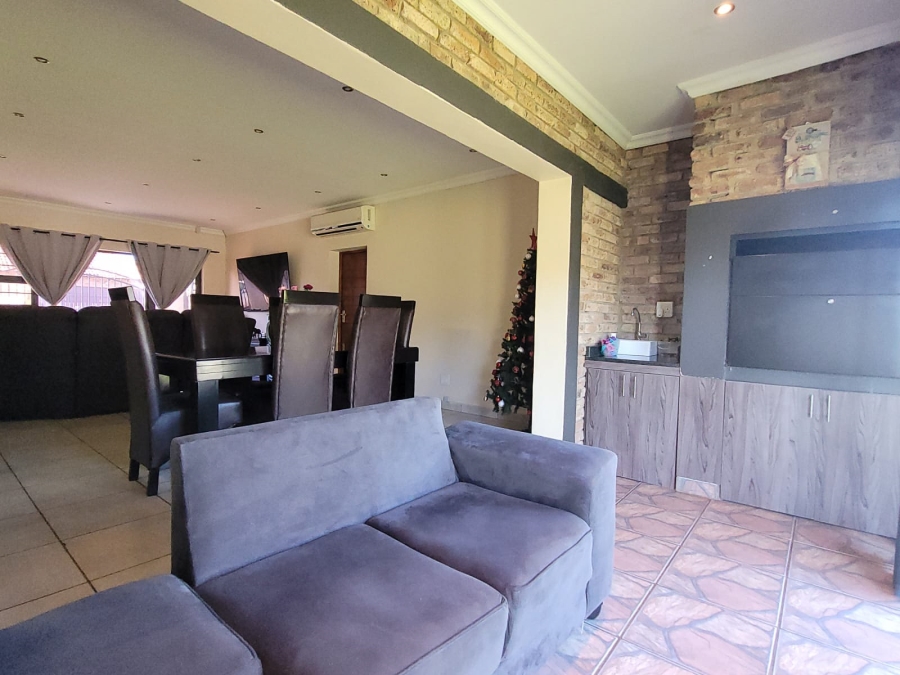 3 Bedroom Property for Sale in Grimbeeck Park North West